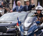 Visita de estado a França do rei Carlos III e da Rainha Camilla  O DS 7 no centro do desfile dos Champs Élysées